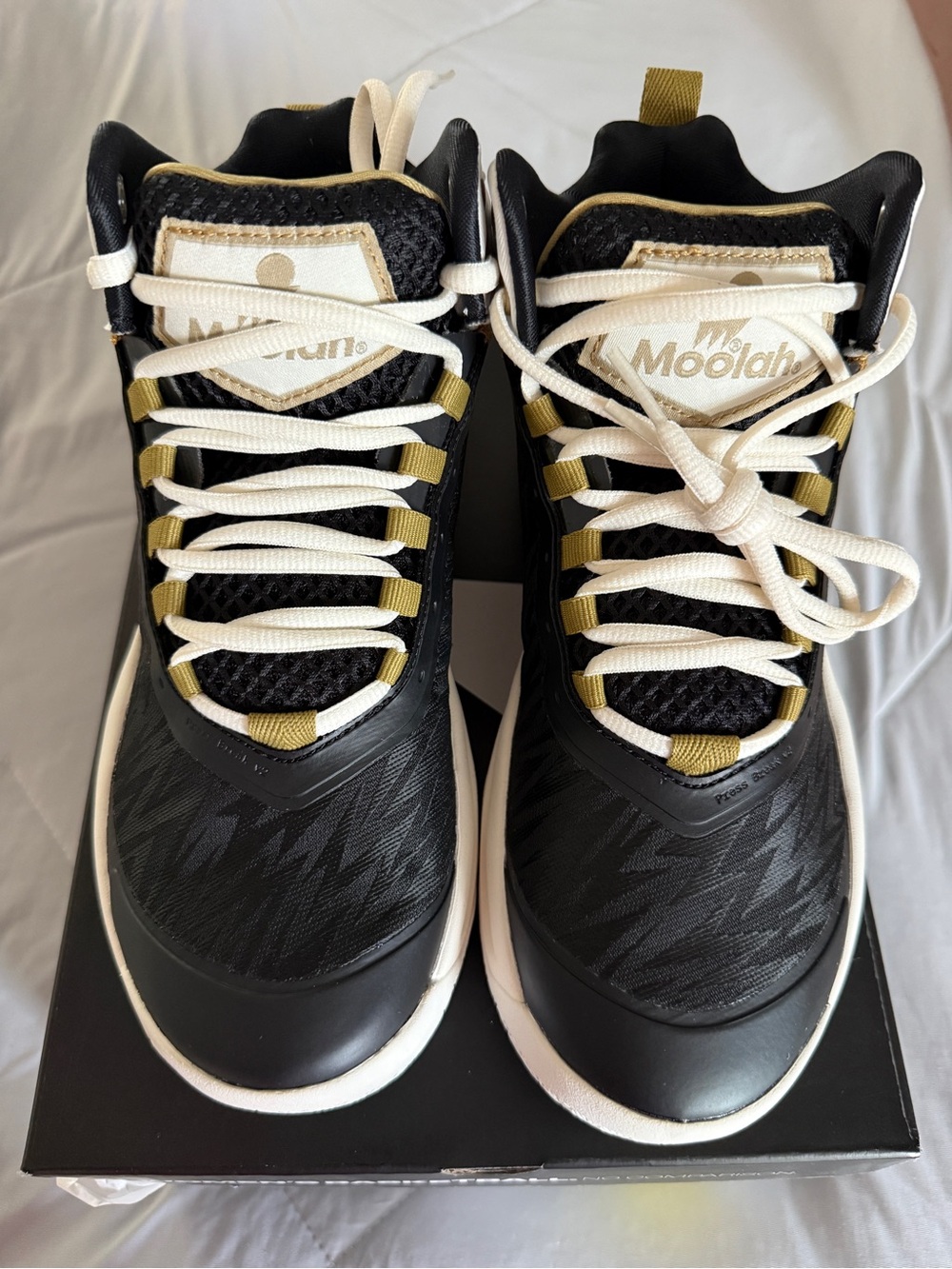 NEW Moolah Press Break V2 Youth Basketball Shoes Size 5 Black White Gold NWB